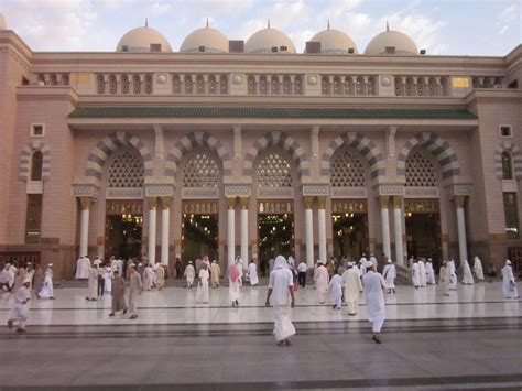 Inside of the most beautiful mosque. marlin pinanggih: pengalaman umroh 2013 : nikmat ibadah di masjid nabawi