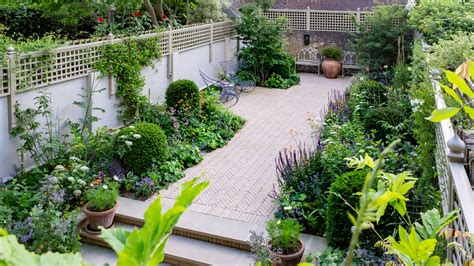 5 Design Ideas To Inspire From This Narrow And Small Garden