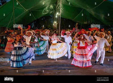 La Chilena Dance Hi Res Stock Photography And Images Alamy