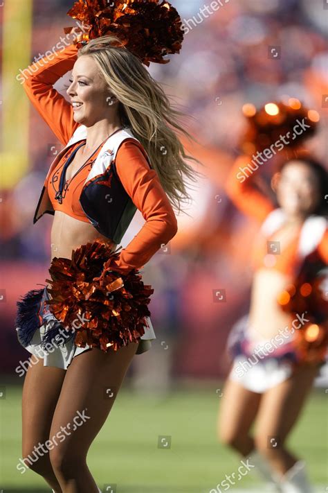 Denver Broncos Cheerleaders Perform During Nfl Redaktionelles Stockfoto