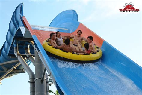 Desaru waterpark is perfect for a relaxing family getaway & also to escape the perpetual summer heat. Chimelong Waterpark photos by The Theme Park Guy