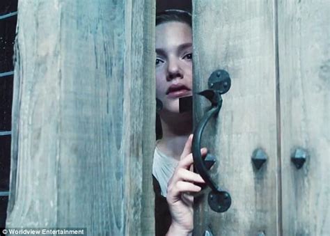 Alicia Vikander Is Completely Naked In Tulip Fever Trailer Daily Mail