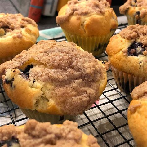 Streusel Topped Blueberry Muffins Recipe