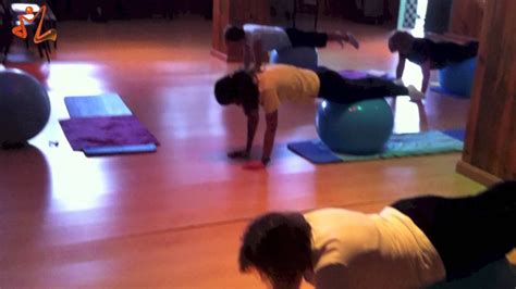 Clase Grupal De Pilates Suelo Con Fitball Youtube