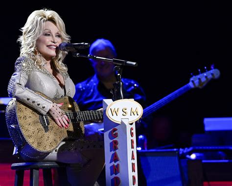 Dolly Parton Sings Jolene Coat Of Many Colors On Opry Special Rolling Stone