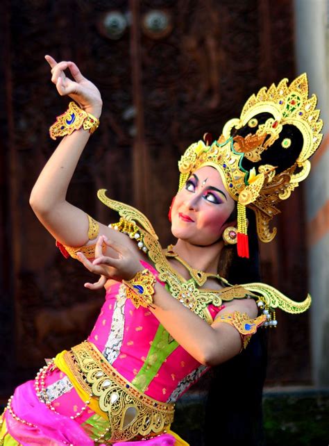 Beautiful Eye Dance Poses Traditional Dance Beautiful