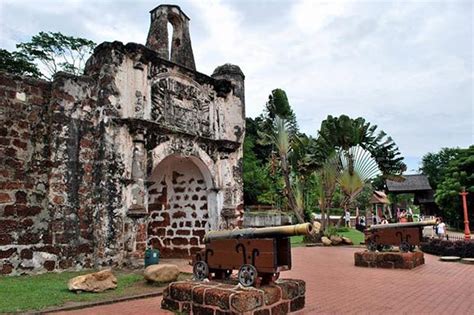 Menghargai peninggalan bersejarah dengan melakukan upaya pelestarian. 49 Bangunan Bersejarah Di Malaysia Yang Menarik