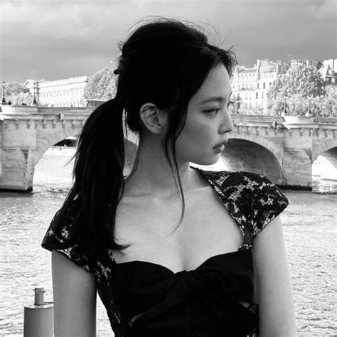 Download koleksi foto dan videonya. 191011 Jennie changed her Instagram profile picture : BlackPink