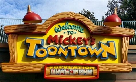 Mickeys Toontown Theme Park Mouse