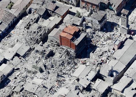 Italy Earthquake Of Magnitude 62 Leaves At Least 20 Dead In Town Of Amatrice Daily Mail Online