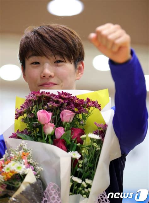 인교돈 선수는 1회전에서 점수를 내주며 조금 밀리는 모습을 보여줬습니다.그러나 2회전에서는 상대의. '여자복싱' 오연지, 전국체전 9연패…태권도 인교돈 5연속 金