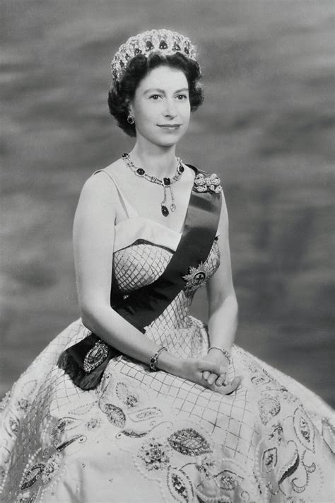 Rey Carlos III Dedica A La Reina Isabel II Un Emotivo Mensaje En El Que