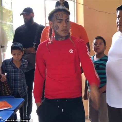 Tekashi 6ix9ine Has Emotional Meeting With Relatives As He Visits