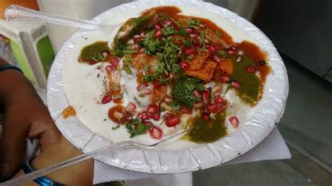 Roadside foodies : Famous roadside food in delhi