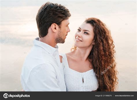 Smiling Romantic Couple Looking Each Other Hugging Seashore — Stock