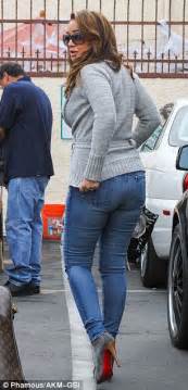 Leah Remini Displays A Slimmed Down Figure In Skintight Jeans And