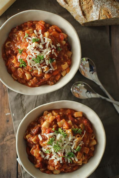 It's a recipe that resembles olive garden's pasta fagioli, which i happen to love. Copycat Olive Garden Pasta e Fagioli Soup | Dashing Dish