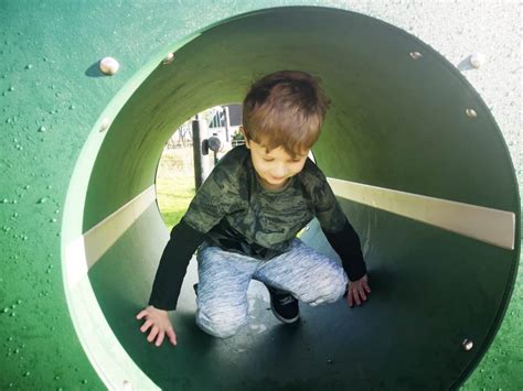 Crawl Tunnel Play Quest