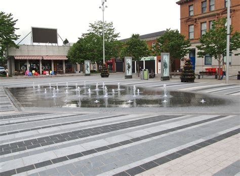 Fountains On Market Square Dundalk © Eric Jones Cc By Sa20