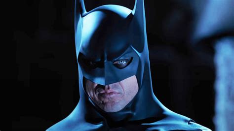 Why The Flash Bringing Back Michael Keatons Batman Has Us Very Worried
