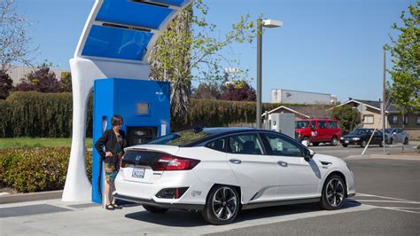 First Came the Hydrogen Cars. Now, the Refilling Stations. - The New