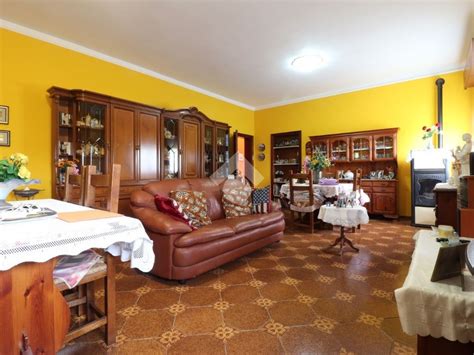 Bilocale al 1° piano composto da soggiorno con angolo cottura e terrazza, disimpegno, 1 letto ma. 5 locali in vendita - Appartamenti in vendita rif ...