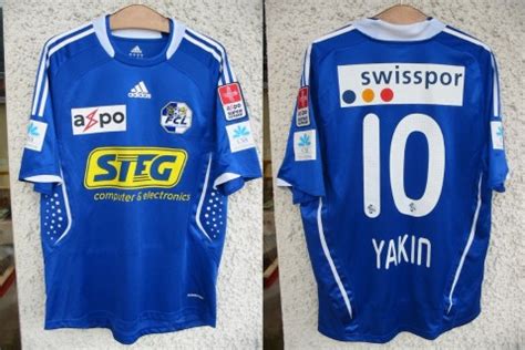 Xherdan shaqiri 2 (gjilan, 10 de outubro de 1991) é um futebolista suíço nascido no kosovo que atua como meia.atualmente, joga pelo liverpool. Swiss_Clubs_Luzern