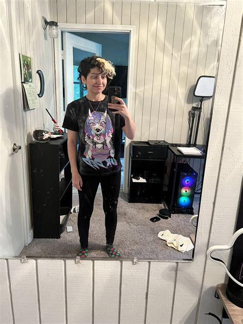sailortabbycat the vicious 🔪 on twitter i…have finally…hung that fucking mirror