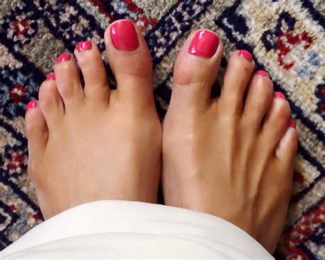 Lisa Robertsons Feet
