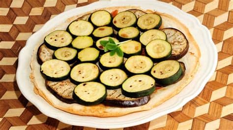 Ya tenemos la primera receta de tarta tatin compartida en la sección de vuestras recetas hoy cocinas tú, esta es la elaboración de la tarta tatin de carmen rico, autora del blog las recetas de mama. Tatín de verduras - Marta Cárdenas - Receta - Canal Cocina
