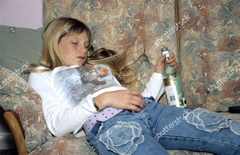 Model Released Teenage Girl Drunk Sleeping Foto De Stock De Contenido