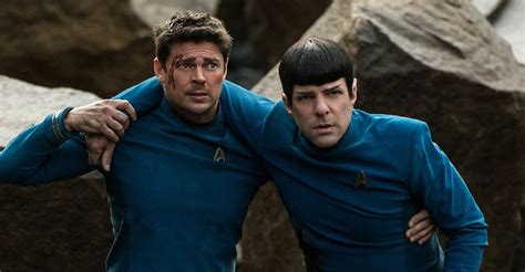 Pille Hilft Spock Auf Neuen Bilder Zu Star Trek 3 Beyond