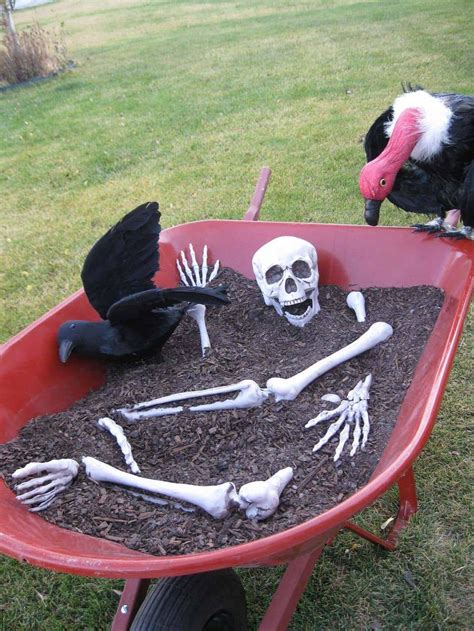 21 Incredibly Creepy Outdoor Decorating Ideas For Halloween Halloween