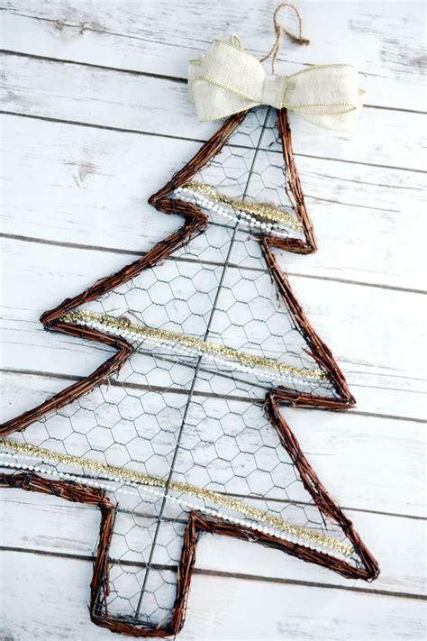 Farmhouse Chicken Wire Christmas Tree Wreath 12 Months Of Wreaths
