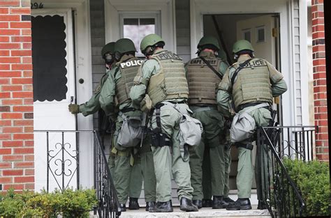 Cops Do 20000 No Knock Raids A Year Civilians Often Pay The Price When They Go Wrong Vox