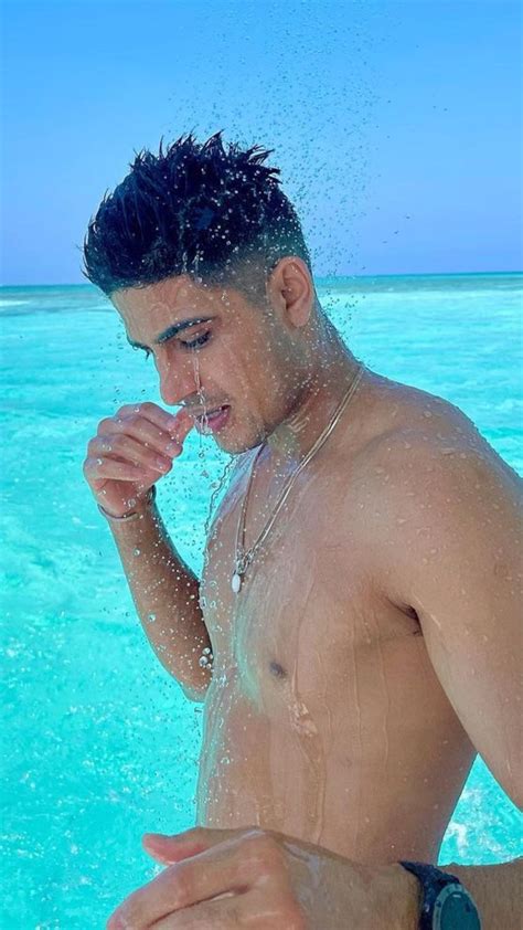 Shubman Gills Shirtless Photos Prove Hes A Certified Hottie