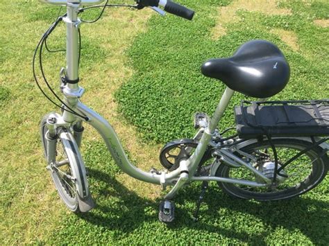 Le vélo électrique est de plus en plus utilisé non seulement sur la route pour du tourisme ou en style plus sportif comme vtt de montagne. Tweedehands Mini Vélo Electrique Pliable te koop - 22881