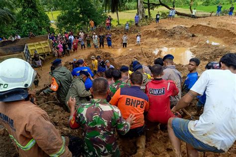 Death Toll From Indonesia Floods Landslides Rises To 21 Five People Still Missing The Star