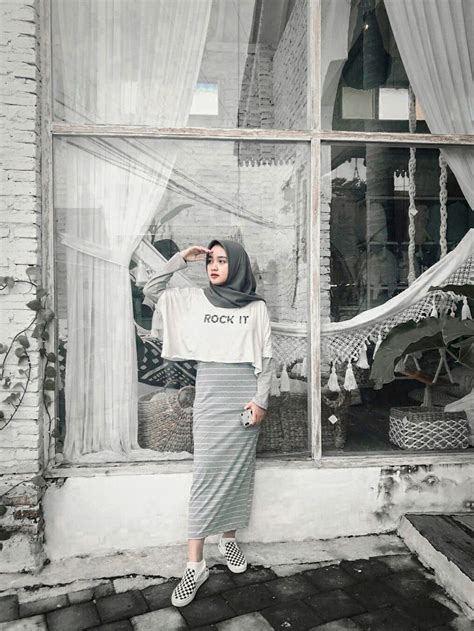 Inspirasi Gaun Dan Hijab Untuk Lebaran Idul Adha In 2022 Hijab Fashion Ootd Hijab Casual