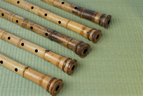 3 berdasarkan fungsi melodis alat musik melodis adalah alat musik yang biasanya membunyikan melodi pada suatu lagu, pada umumnya alat musik ini tidak bisa memainkan kord secara sendirian. Alat Musik Jepang Berbentuk Flute Berukuran Panjang Dinamakan - Gambar Alat Musik