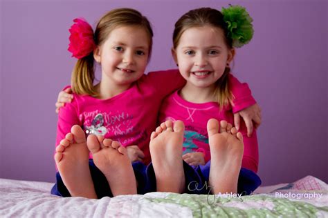 best friends sweet girls little feet