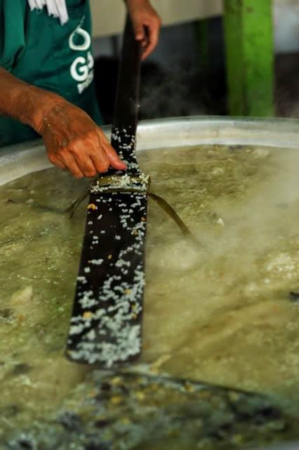 Ianya lebih pada citarasa tradisional dengan dimasukkan pelbagai sayuran kampung. resepi bubur lambuk kampung baru - Trending Now