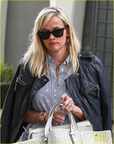 Reese Witherspoon Can T Stop Smiling On Morning Juice Run Photo 3342926 Reese Witherspoon