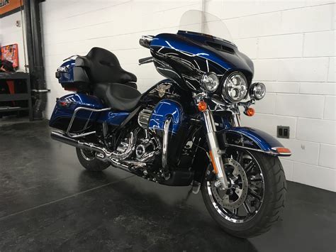 2018 Harley-Davidson® FLHTK Electra Glide® Ultra® Limited (LEGEND BLUE