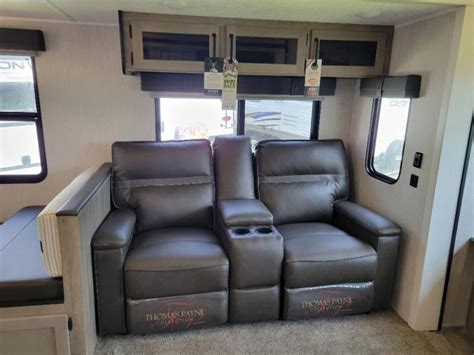 Rvs With Theater Seats