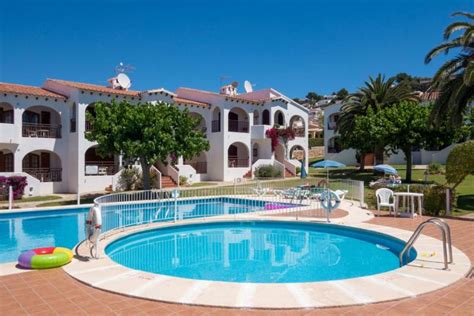 Son bou, sant jaume de la mediterrania y torre solí nou constituyen tres urbanizaciones situadas a ocho kilómetros del municipio de alaior, en el tramo más extenso de playas de todo el litoral de menorca. Vacaciones en Son Bou - Menorca