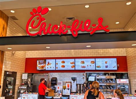 9 Strict Rules That Chick Fil A Employees Have To Follow