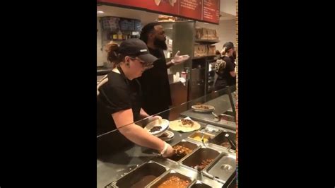 Chipotle Employee Throws Food On Customer For Complaining Youtube