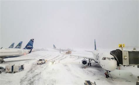 Over 2000 Us Flights Cancelled Due To Heavy Snow Ahead Of Christmas