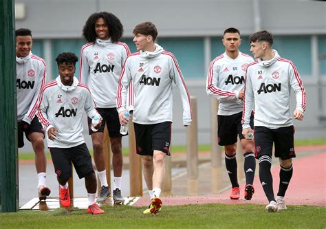 Find man utd kits, jerseys, shirts, classic manchester united kits, and more man united merchandise. Manchester United youngsters join training before Cardiff ...
